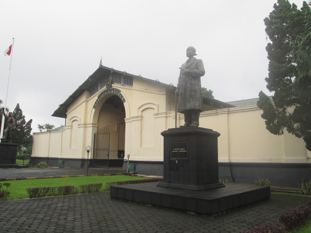  Kota Bogor masuk ke dalam provinsi Jawa Barat 13 Tempat Wisata di Bogor Yang Menarik Untuk Dikunjungi