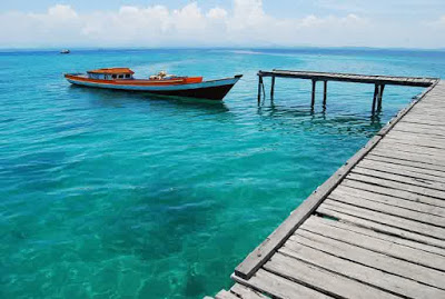  menjadi pilihan menarik untuk menikmati udara higienis dan hembusan angin di tepi pantai de 10 Wisata Pulau Seribu yang Indah dan Wajib di Kunjungi