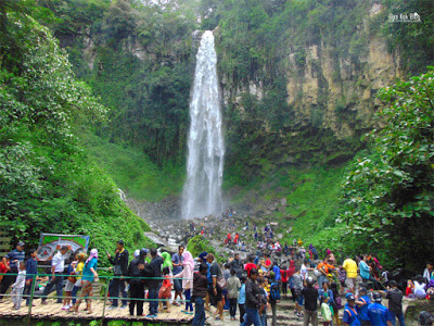  Jawa Tengah yaitu provinsi yang diapit oleh provinsi Jawa Barat dan Jawa Timur 12 Daftar Tempat Wisata di Jawa Tengah dan Sekitarnya yang Populer